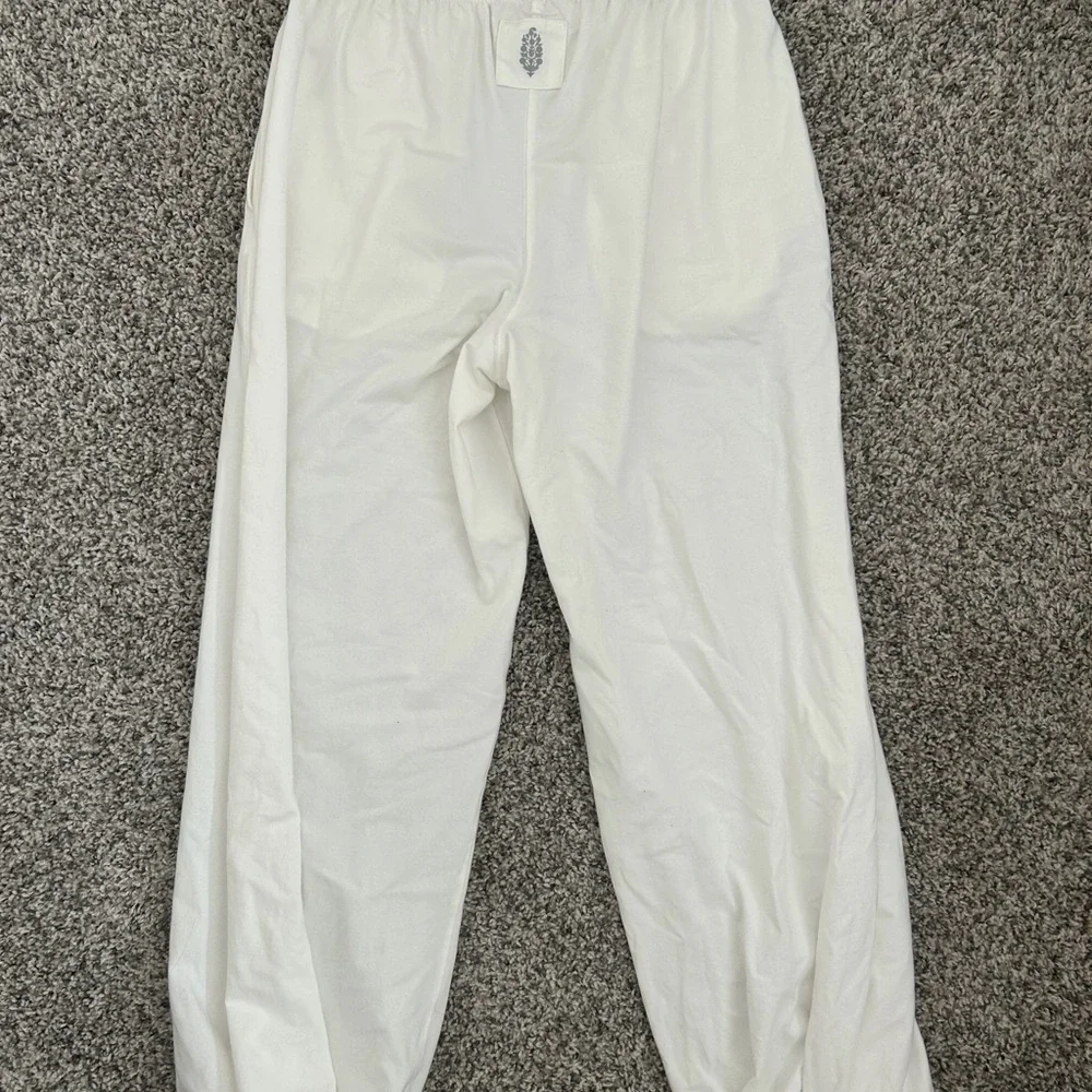 FP Movement by Free People White Short Sleeve Tee & Joggers - Picture 4 of 6